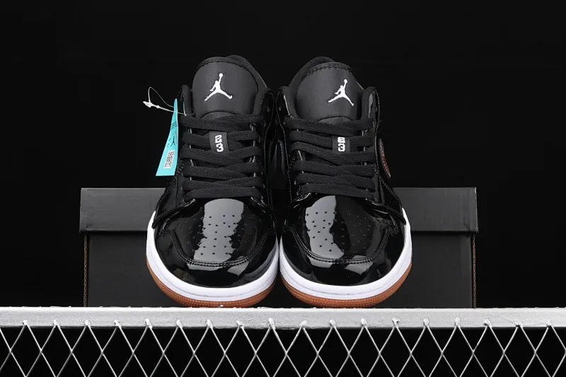 All categories Air Jordan Jordan series basketball shoes Air Jordan 1 Low New version Air Jordan 1 Low AJ1 Joe 1 low-top patent leather black gold cultural and leisure sports sneakers 554723-032